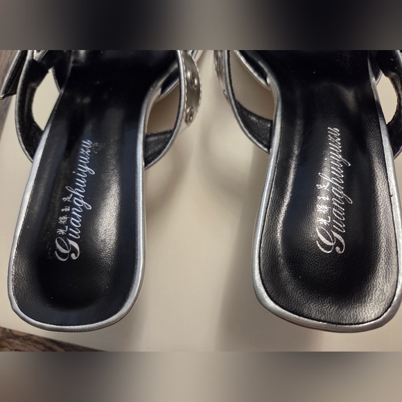 Size 8½-9 Silver Kitten Mules Buckle Style - Picture 4 of 6